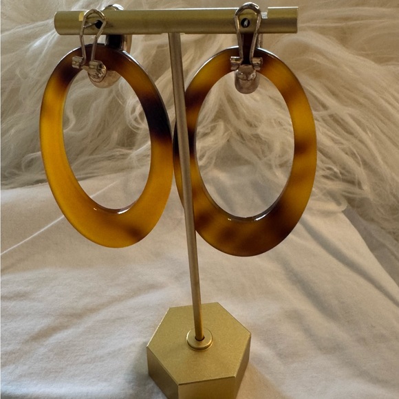 Tortoise Shell Hoop Earrings - Picture 3 of 4